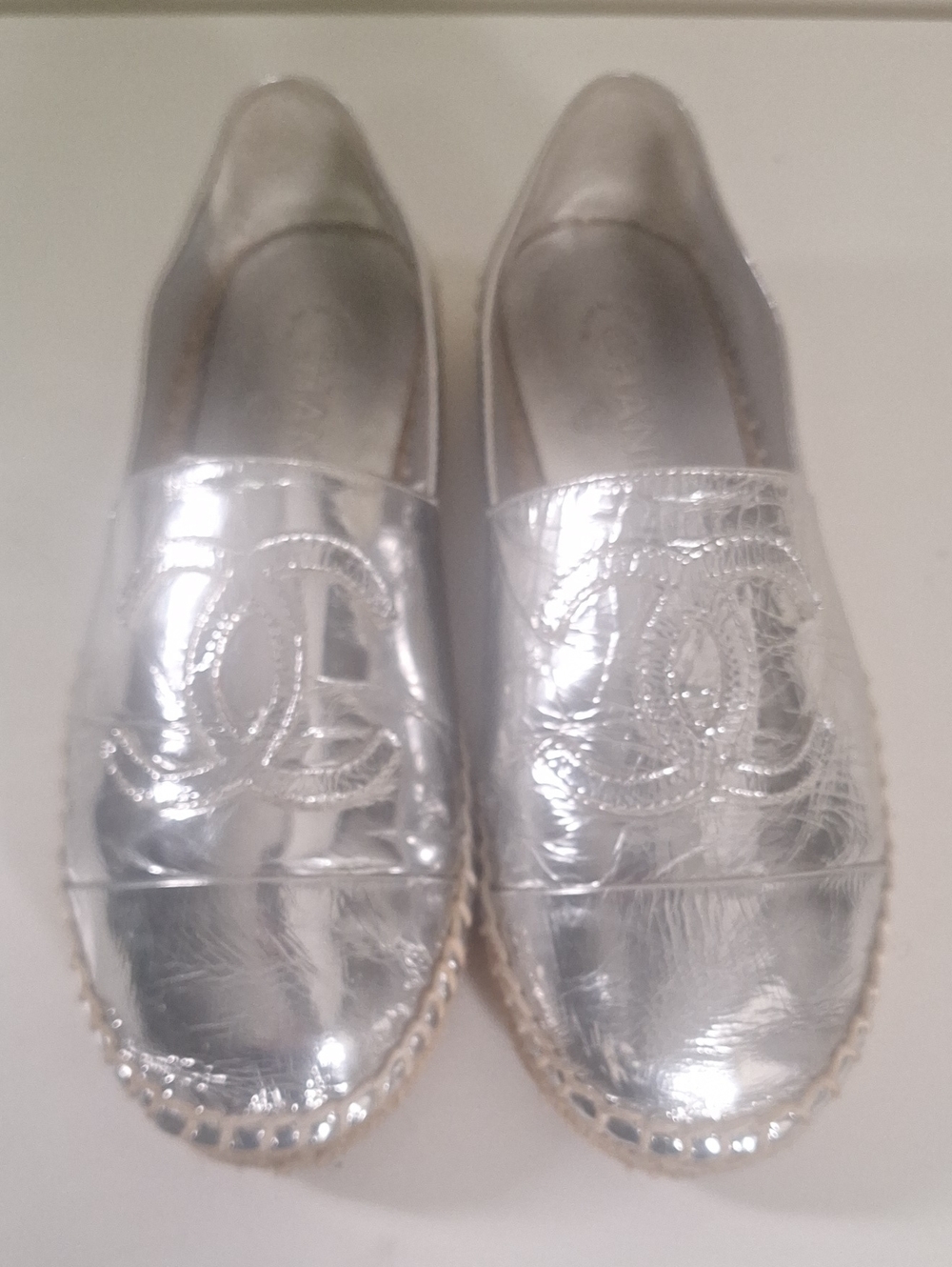 CHANEL Metallic Silver Laminated Goatskin CC Espadrilles 2019 - Size EU 38